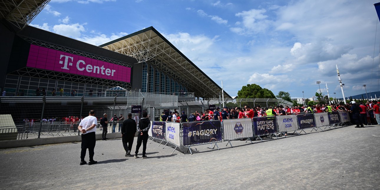 Είσοδος φιλάθλων στο Telekom Center Athens για τον τελικό της Euroleague