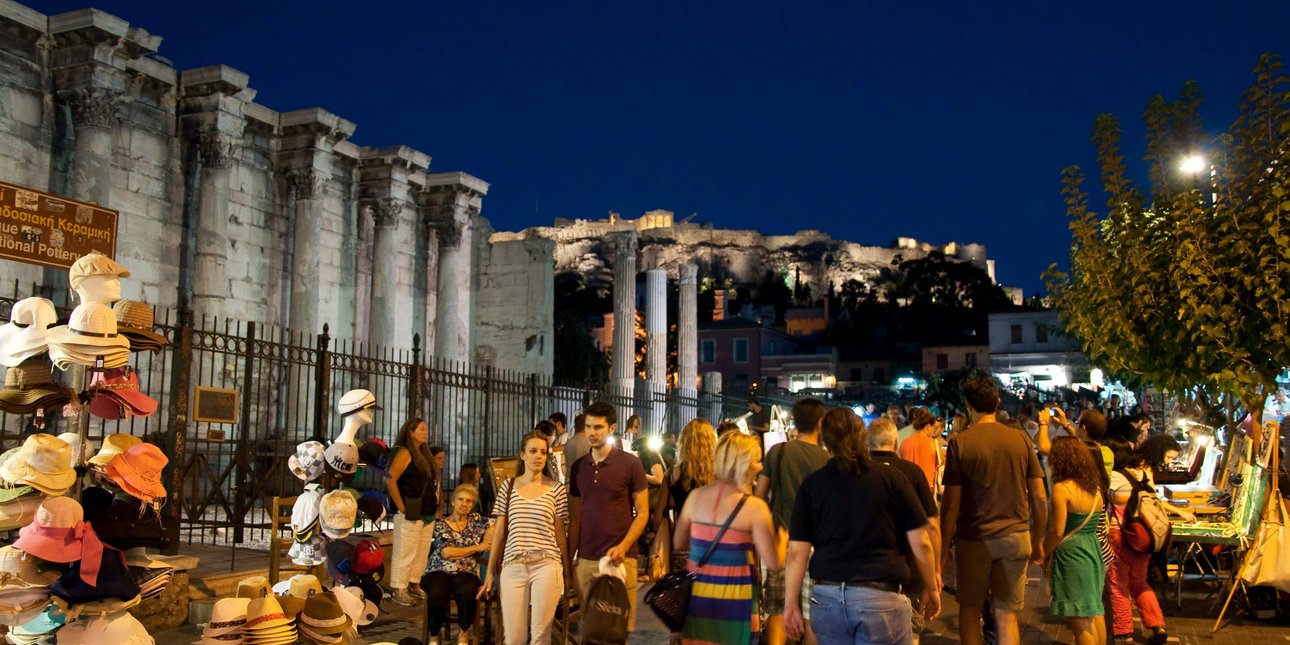 Greece Draws Over 20 Million Tourists Through July, Revenue Jumps 12% to €13.5 Billion