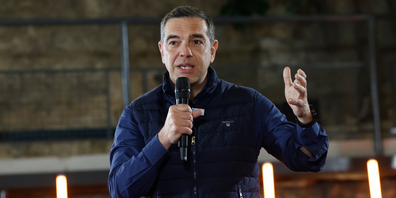 Τσίπρας για έναρξη Πανελλαδικών: Τα όνειρά σας είναι πολύ μεγάλα για να χωρέσουν στην κόλλα-Καλή επιτυχία σε όλα τα παιδιά