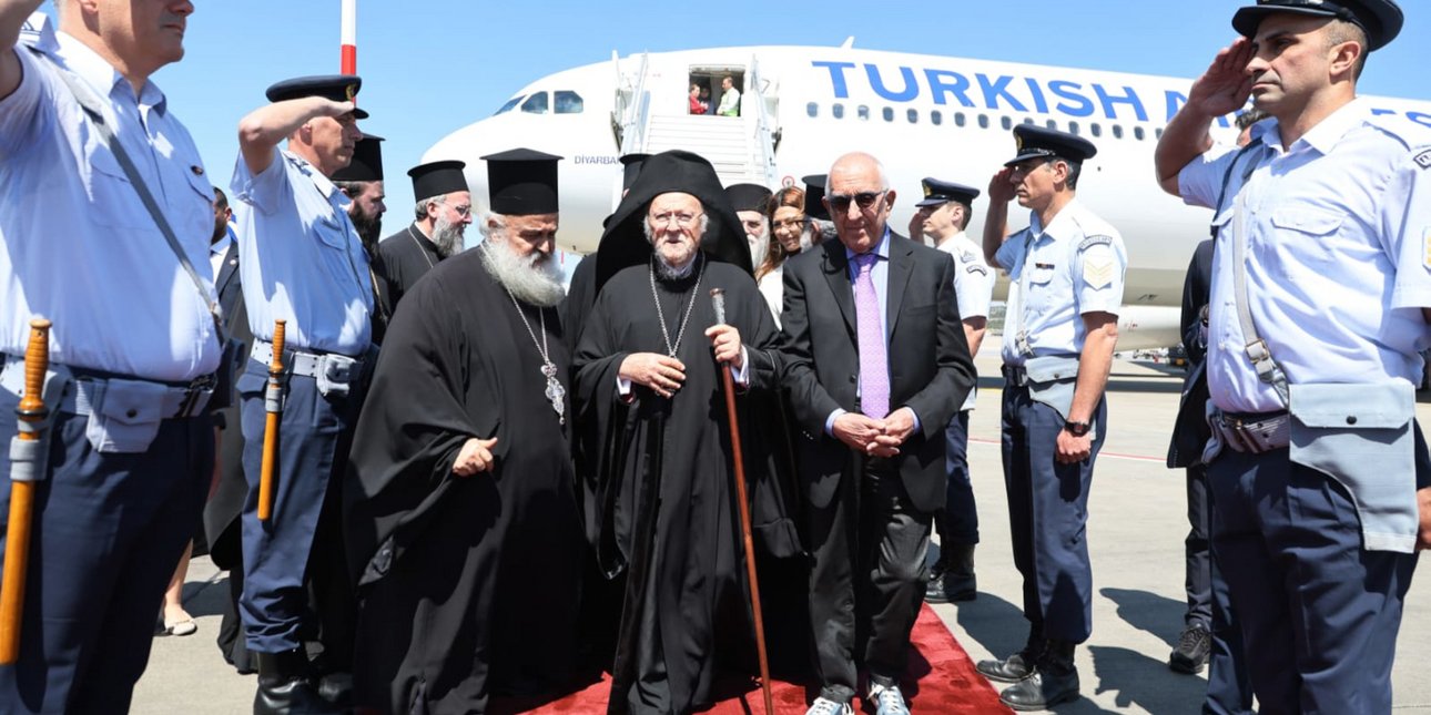 Στην Αθήνα ο Οικουμενικός Πατριάρχης Βαρθολομαίος -Τον υποδέχτηκε ο Ν. Κακλαμάνης, αύριο η ομιλία του στη Βουλή