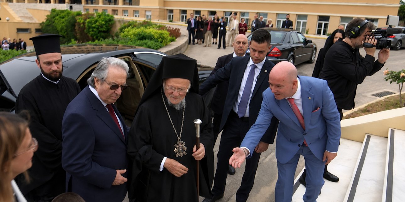 Το μήνυμα του Πατριάρχη Βαρθολομαίου από το Αρσάκειο -Η θερμή υποδοχή [εικόνες]
