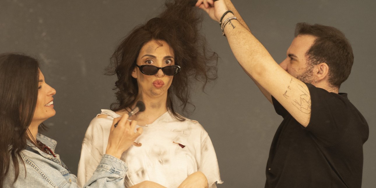 «Ανα-τίναξε την ανθισμένη αμυγδαλιά»: Δείτε backstage από τη φωτογράφιση του τρομερού θιάσου, εικόνες και βίντεο
