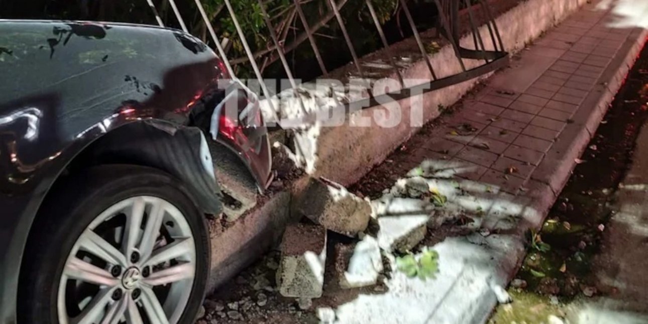 Πάτρα: Αυτοκίνητο «καρφώθηκε» σε αυλή σπιτιού [εικόνες]