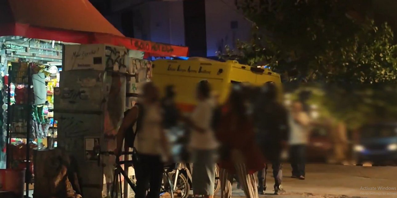 Εικόνα από το σημείο όπου βρέθηκε νεκρός ο άνδρας στα Εξάρχεια 
