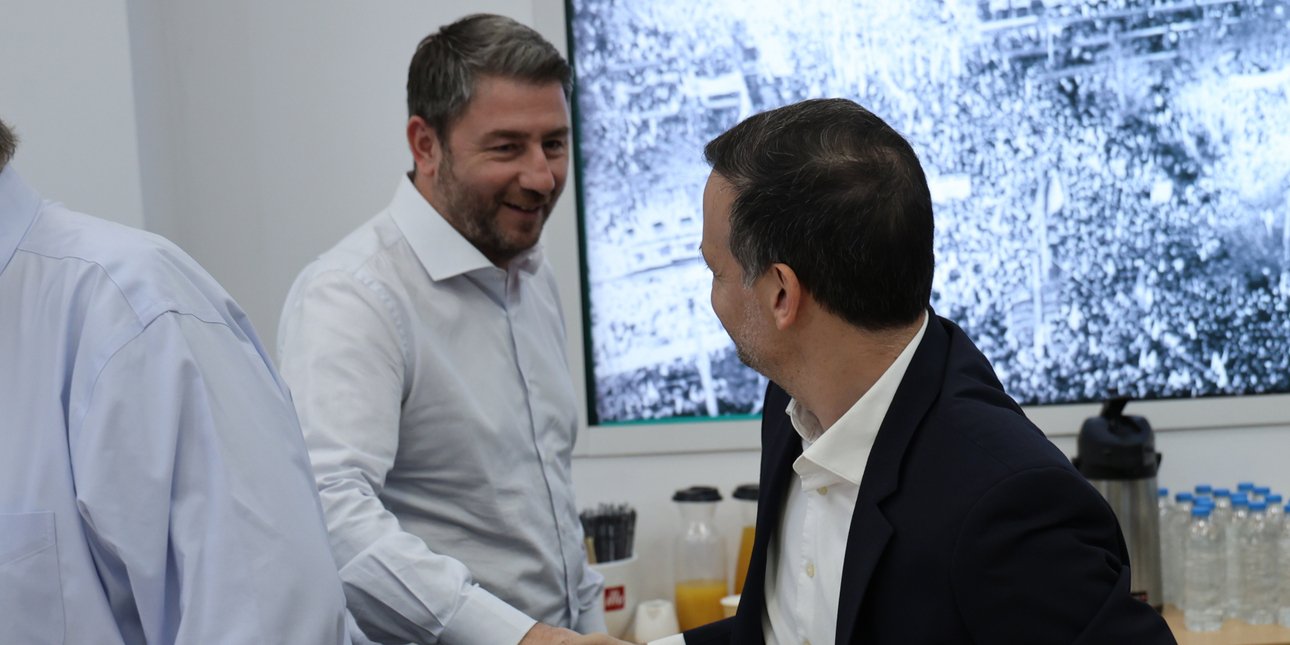 Πυρά από Ανδρουλάκη-Διαμαντοπούλου και αιχμές Δούκα στο Πολιτικό Συμβούλιο του ΠΑΣΟΚ -Οι κομπάρσοι και το προξενιό με Τσίπρα