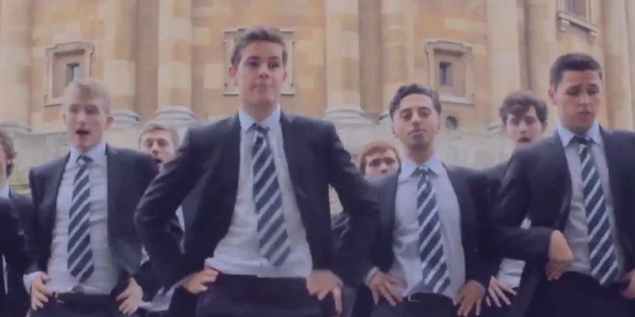 Viral video: Φοιτητές της Οξφόρδης χορεύουν και τραγουδούν a