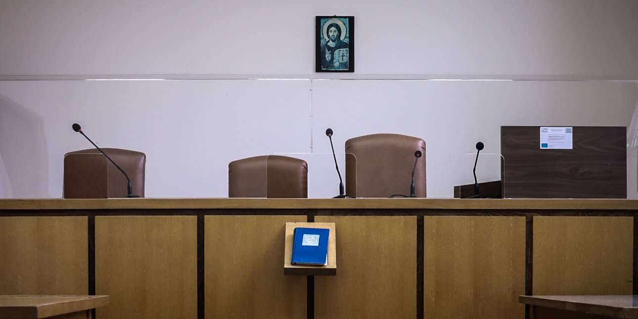 Λάρισα: Την ενοχή του καθηγητή Θεολογίας για ασέλγια σε μαθήτρια πρότεινε ο εισαγγελέας - «Έκανα μόνο sexting»