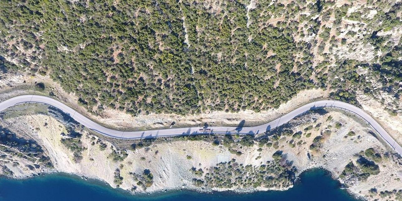 Ο δρόμος-εφιάλτης της Εύβοιας που μεταμορφώνεται σε στολίδι 