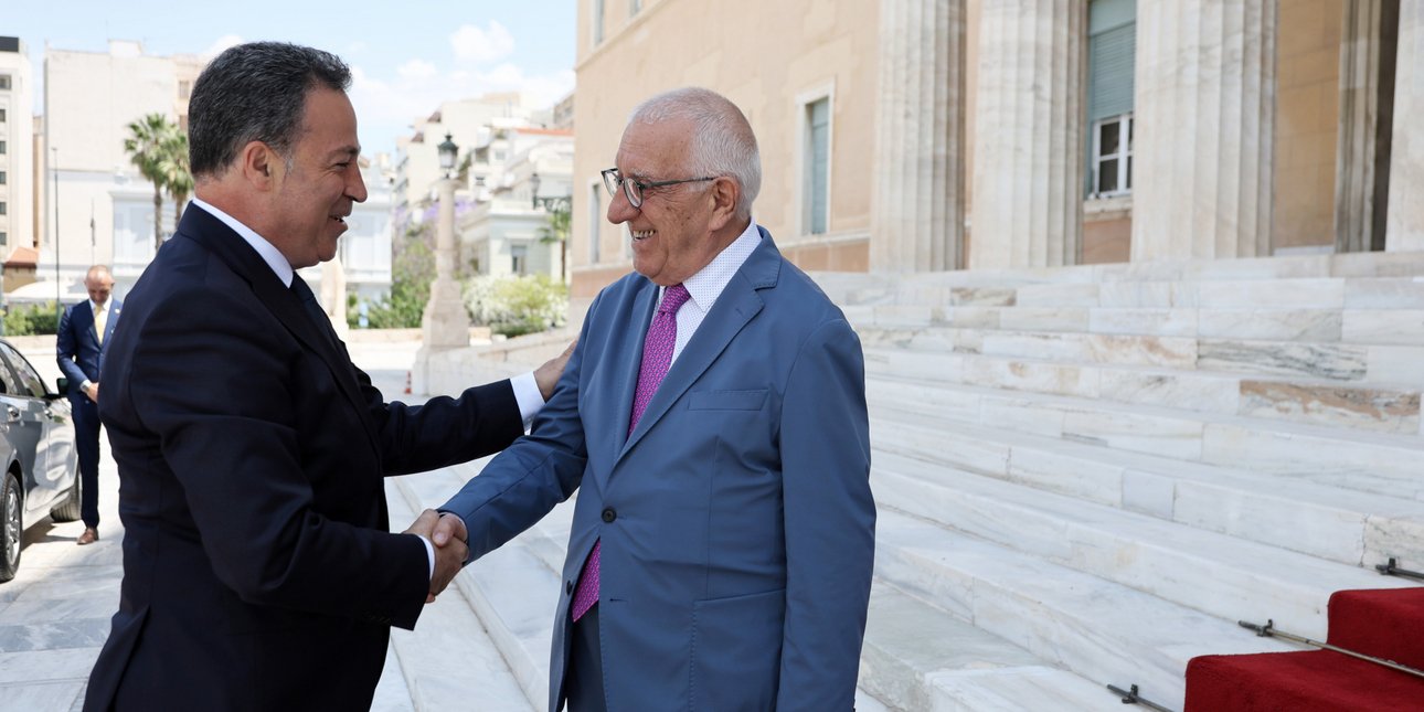 Κακλαμάνης: Η Αλβανία πρέπει να προσαρμόσει το εθνικό της δί