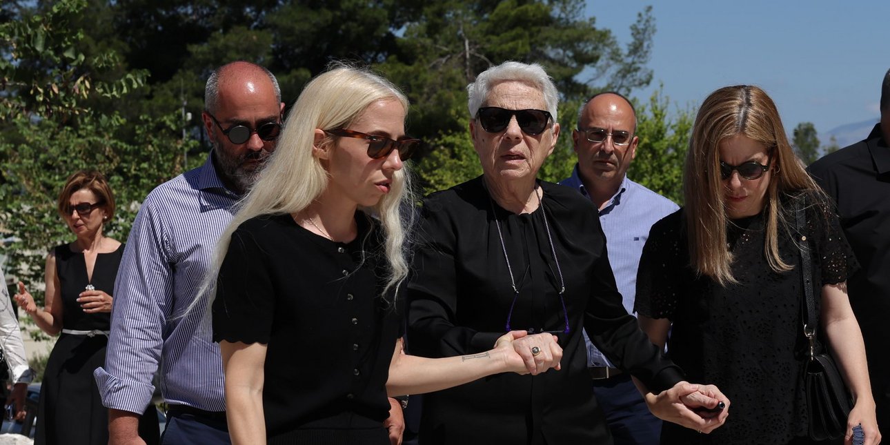 Σύζυγος, κόρες και φίλοι αποχαιρετούν τον Γιώργο Σουφλιά -Στ