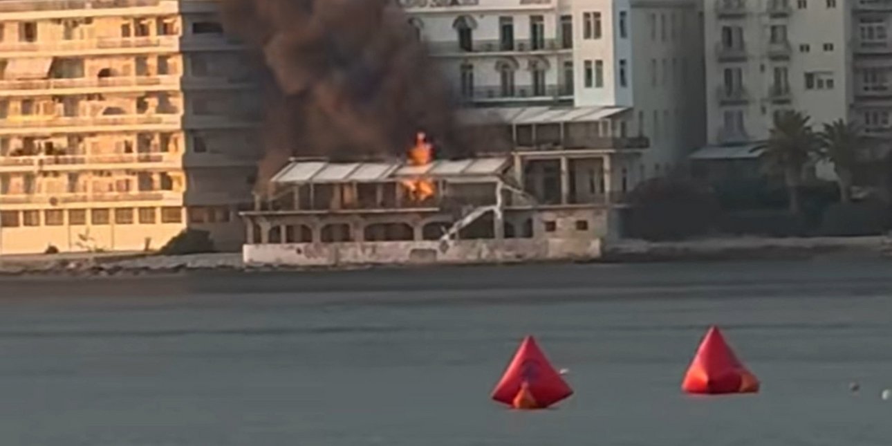 Υπό έλεγχο η φωτιά σε εγκαταλελειμμένο ξενοδοχείο στο Λουτράκι
