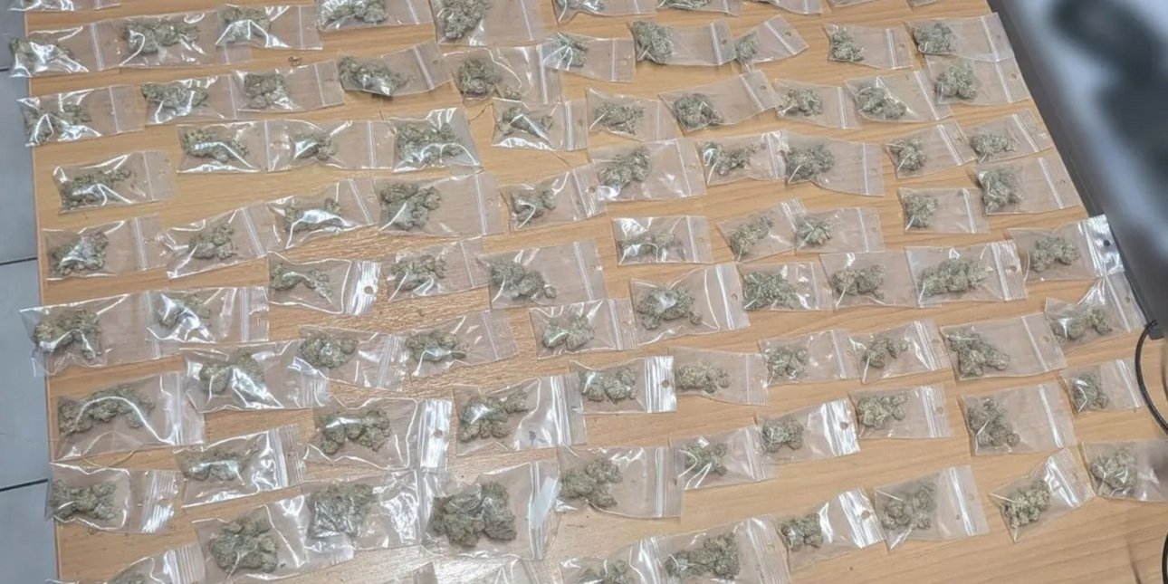 Χειροπέδες σε 21χρονο για διακίνηση ναρκωτικών στη