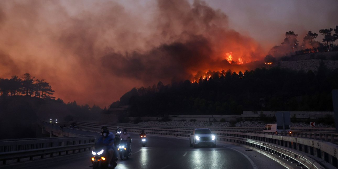 Μαίνονται για δεύτερη ημέρα οι φωτιές στην Αττάλεια, στα παράλια της Μεσογείου -Καίγεται η «τουρκική Ριβιέρα»