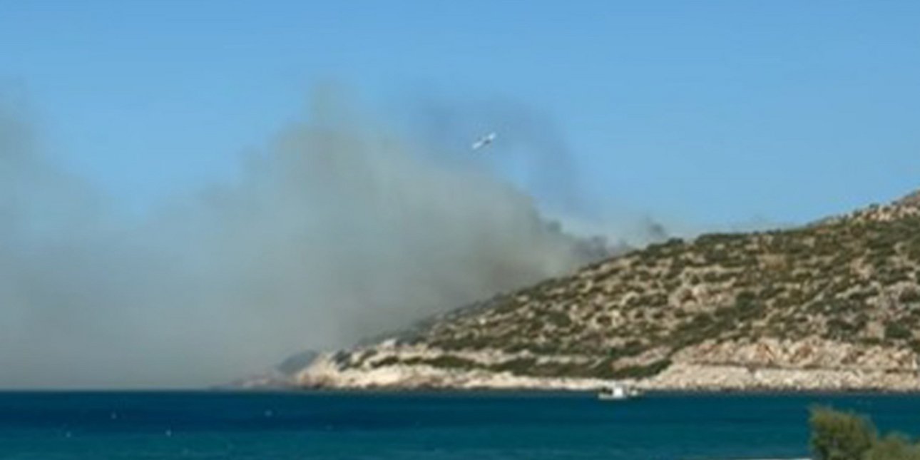 Φωτιά στον Χάρακα Κερατέας -Επιχειρεί η Πυροσβεστική, μήνυμα από το 112 για ετοιμότητα