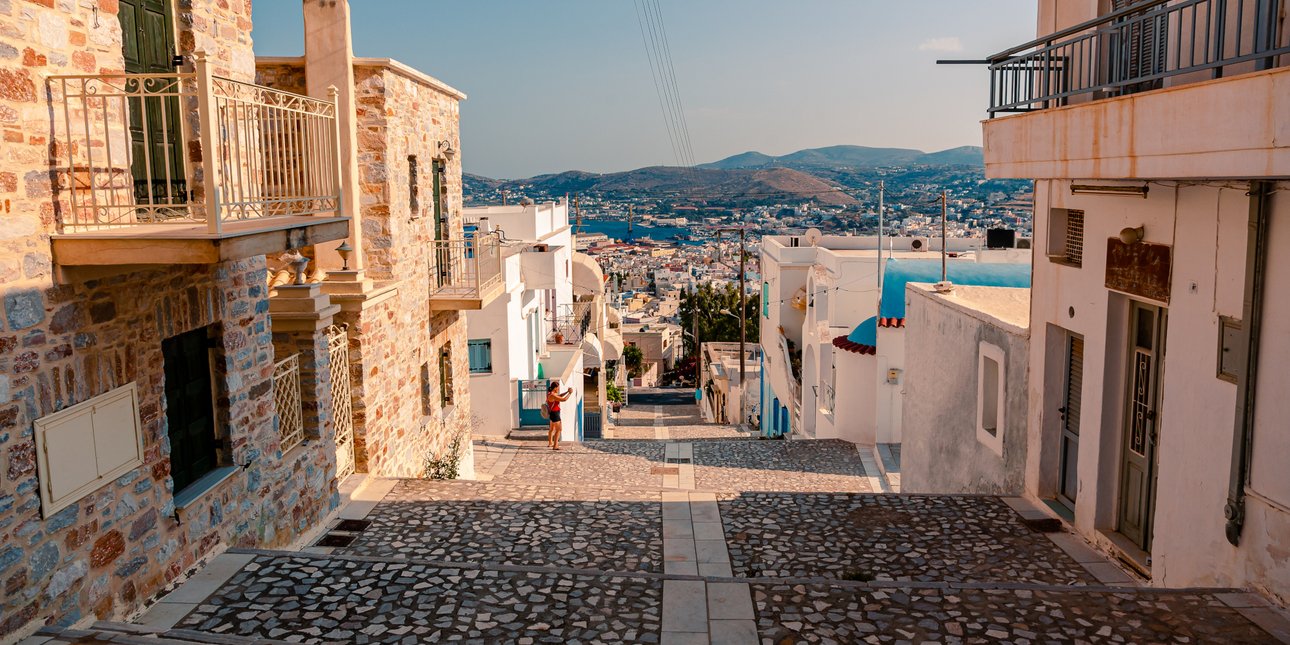 Ένα ελληνικό νησί αναζητά εθελοντές για να βοηθήσουν τις αδέσποτες γάτες -Πώς να υποβάλετε αίτηση, ποιες είναι οι προϋποθέσεις
