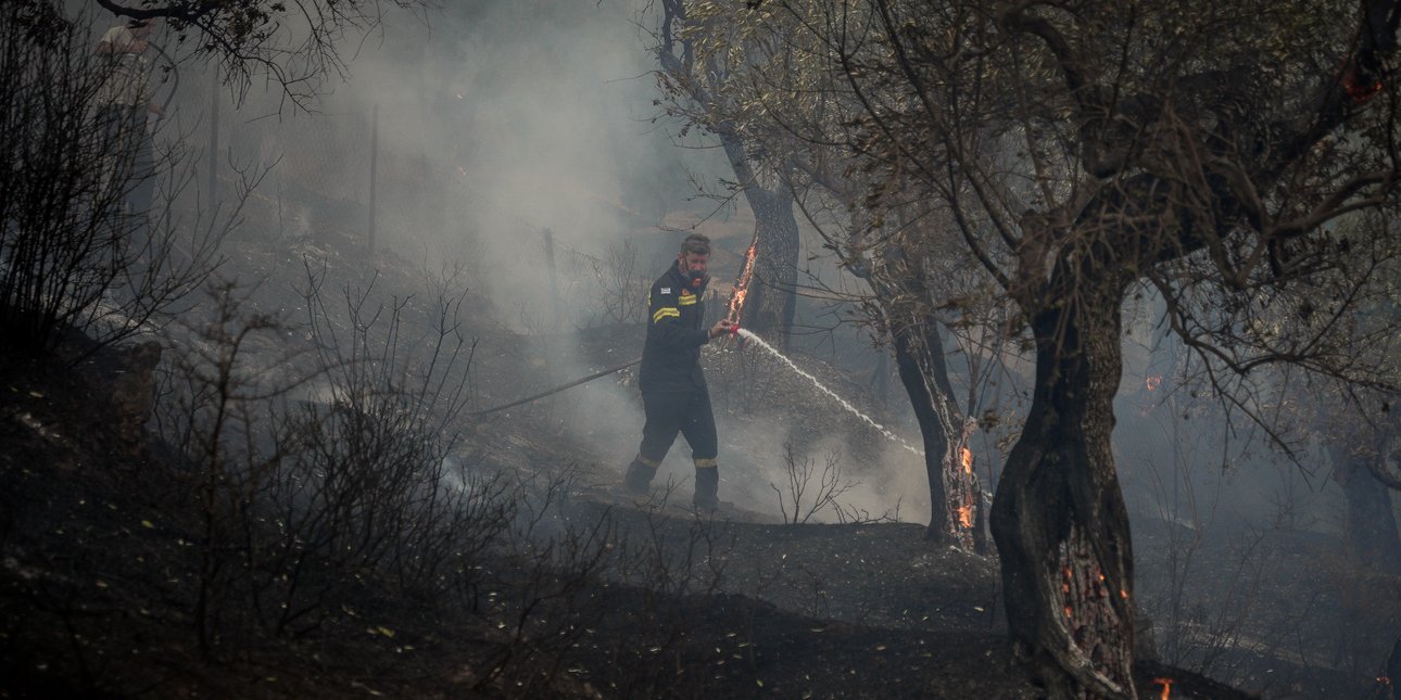 Καιρός: Δύσκολο 24ωρο με θυελλώδεις ανέμους έως 9 μποφόρ -Σε «κόκκινο συναγερμό» Αττική, Βοιωτία και Εύβοια για φωτιές