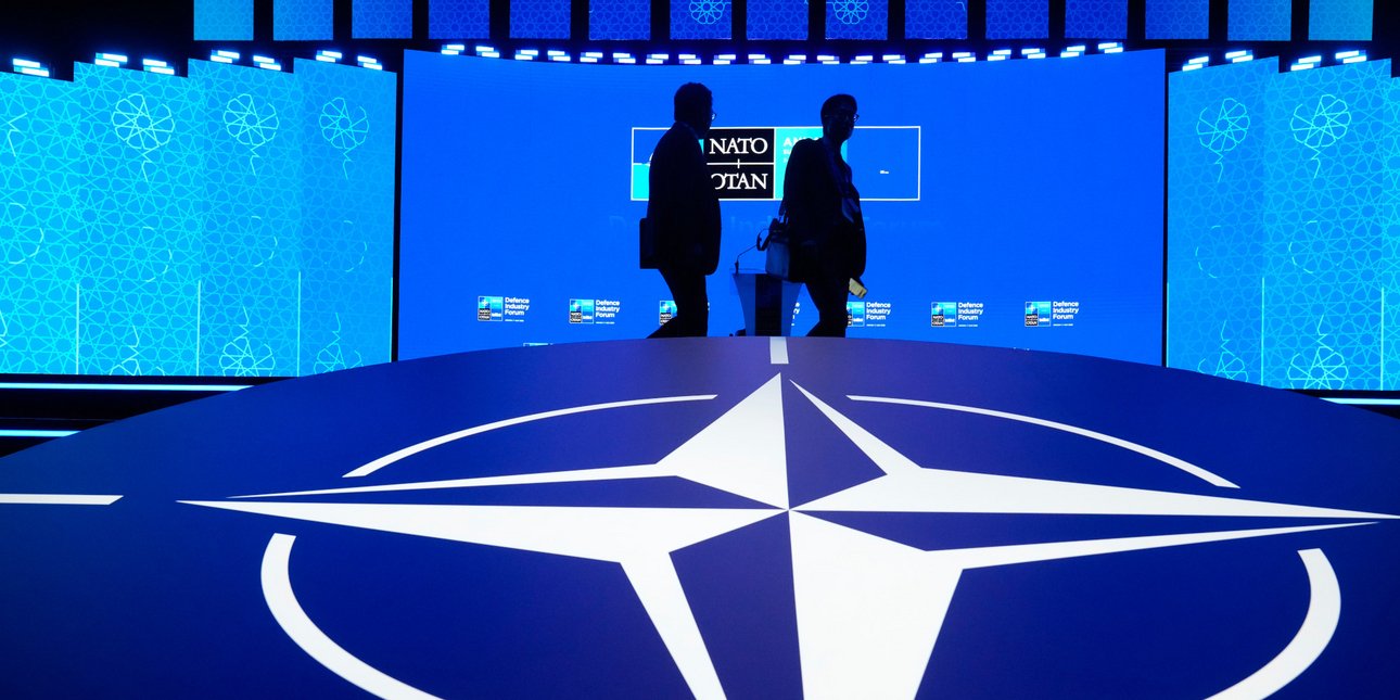 Αμερικανός πτέραρχος του ΝΑΤΟ: Πρέπει να υποδείξουμε ξεκάθαρα στη Ρωσία τις «κόκκινες γραμμές» μας στις υβριδικές επιθέσεις