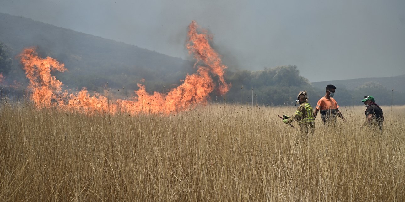 Εκκενώνεται το Πόρτο Γερμενό: Απομακρύνθηκαν 229 πολίτες με πλωτά σκάφη -«Μπαράζ» 112 στο Ρέθυμνο, τα υπόλοιπα μέτωπα