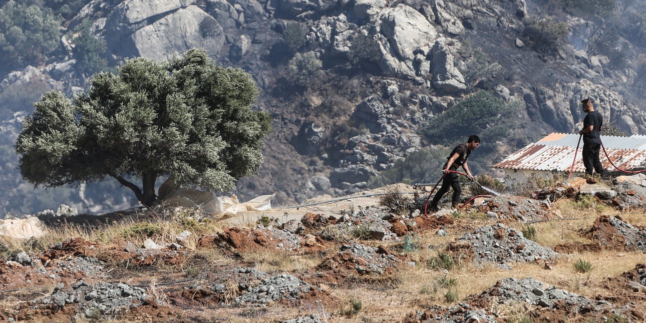 Ρέθυμνο: Βελτιωμένη η εικόνα της φωτιάς - Η συμβολή των εθελοντών και η αδυναμία να πετάξουν εναέρια