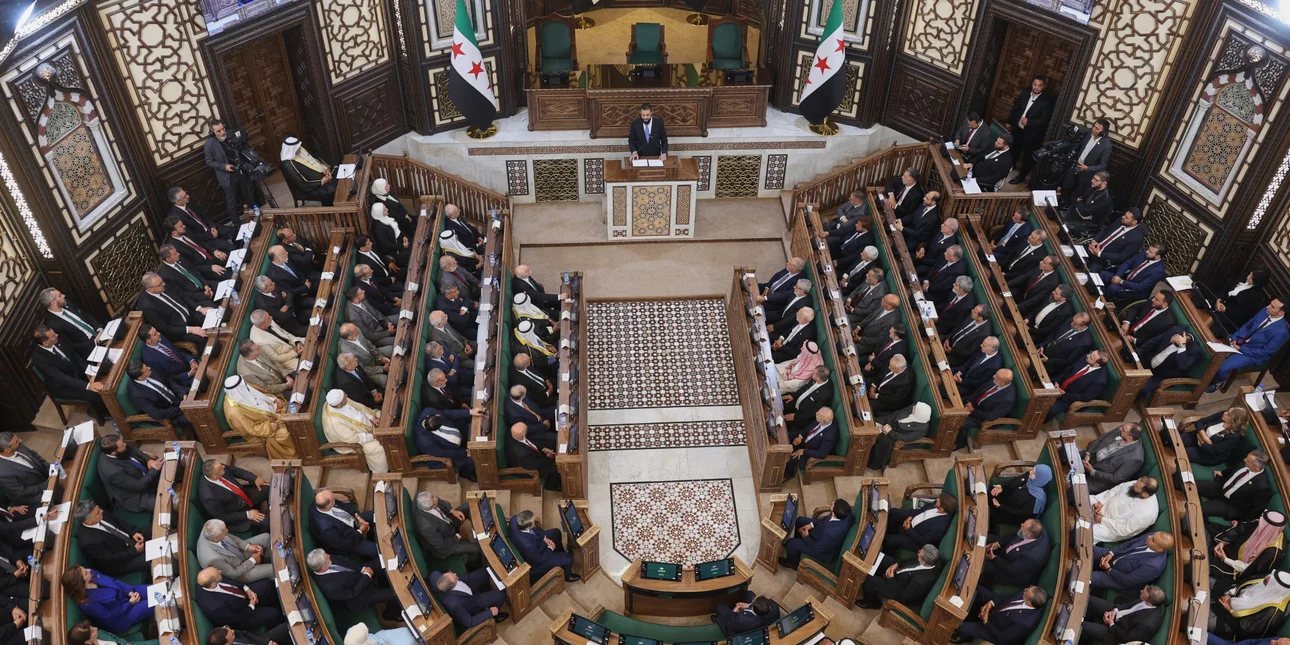 Νέα εποχή στη Συρία: Συνεδρίασε για πρώτη φορά το μεταβατικό κοινοβούλιο μετά την πτώση Άσαντ