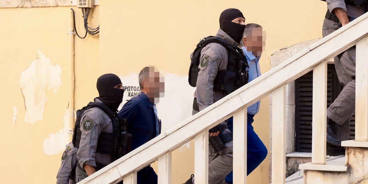 Χανιά: Ελεύθερος με περιοριστικούς όρους ο 57χρονος ιατροδικαστής μετά την απολογία του
