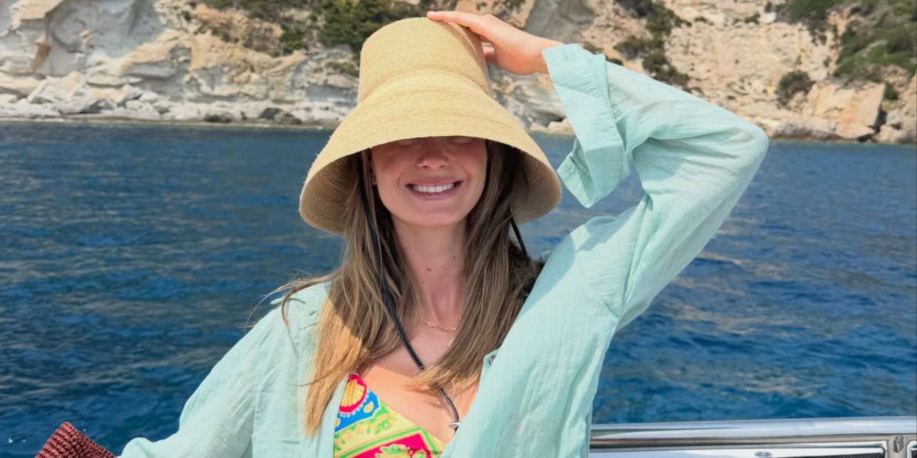 Το νέο φωτογραφικό άλμπουμ της Αμαλίας Κωστοπούλου από τις διακοπές της σε Σαρδηνία και Ισκια με πολυτελές γιοτ [εικόνες]
