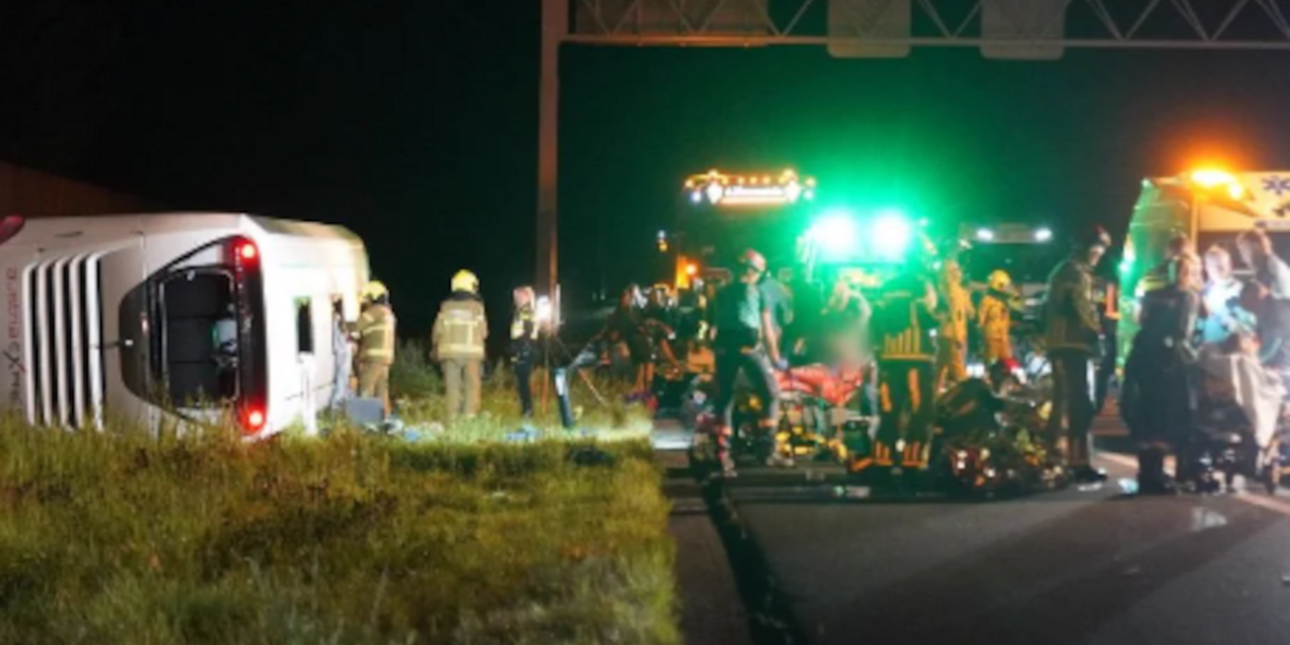 Ολλανδία: Σύγκρουση και ανατροπή τουριστικού λεωφορείου με Γερμανούς μαθητές -20 τραυματίες [εικόνες]