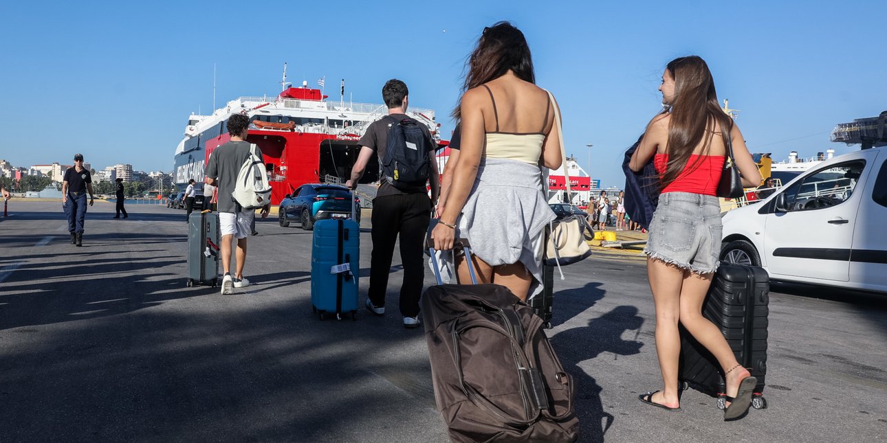 Κορυφώνεται η έξοδος των αδειούχων ενόψει Δεκαπενταύγουστου -Γεμάτα αναχωρούν τα πλοία