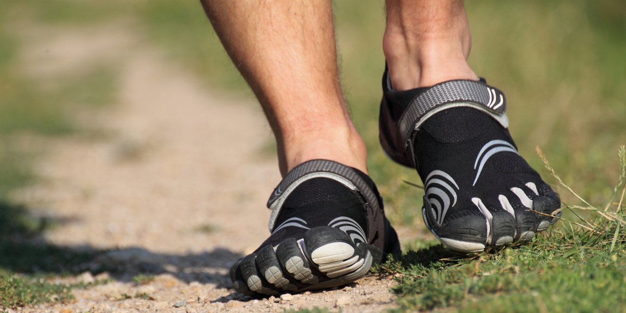 Ορθοπεδικός: «Τα παπούτσια barefoot ενισχύουν τους μύες του πέλματος και βελτιώνουν τη στάση του σώματος»