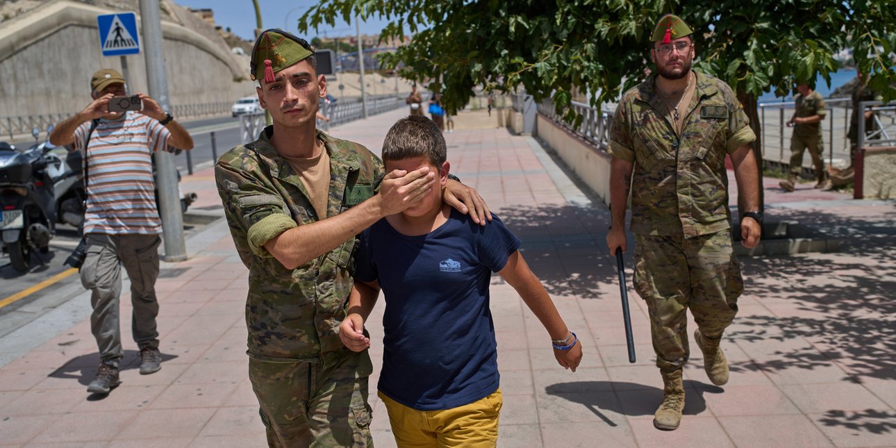 «Η κατάσταση είναι μη βιώσιμη»: Η Θέουτα ζητά από την κυβέρνηση Σάντσεθ τη μεταφορά ασυνόδευτων ανηλίκων μεταναστών στην ηπειρωτική Ισπανία