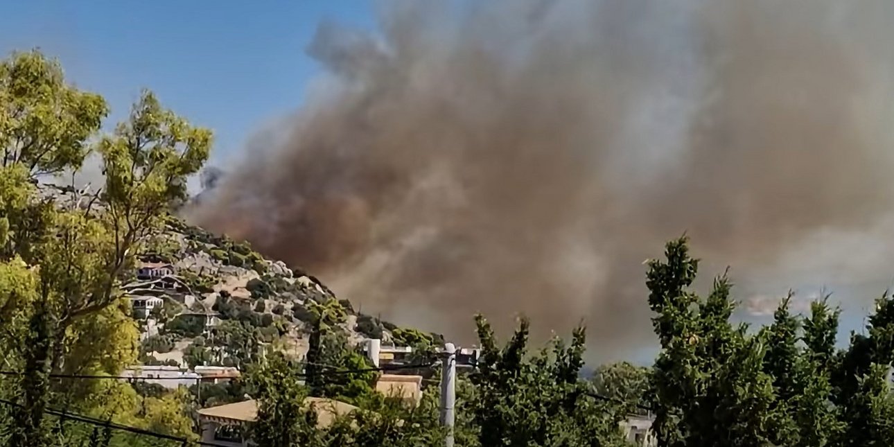 Καλύτερη η εικόνα της φωτιάς στον Λουτρόπυργο Αττικής -Εκκενώθηκαν τρεις περιοχές, πού υπάρχει διακοπή κυκλοφορίας