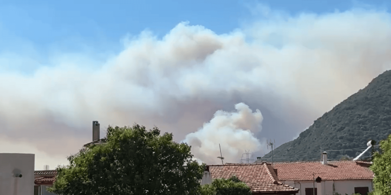 Πύρινη λαίλαπα και στην Φωκίδα -Απειλούνται χωριά, μπαράζ εκκενώσεων μέσω του 112