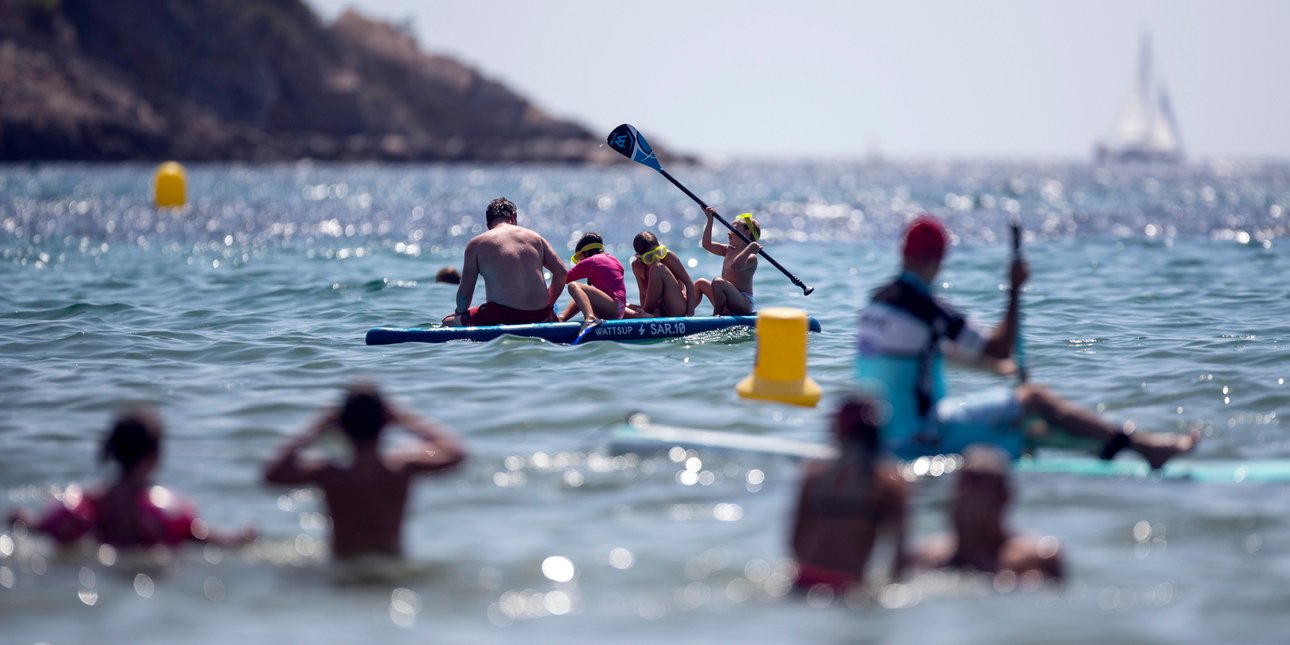 Καύσωνας: Η Μεσόγειος «βράζει» -Στους 33°C η θάλασσα στη Μαγιόρκα, «δεν μπορούμε ούτε να δροσιστούμε», λένε οι τουρίστες