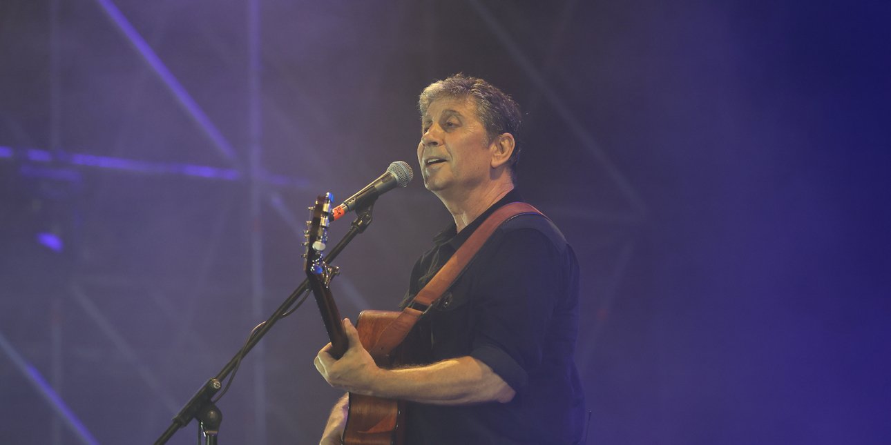 Malamas Cancels Halkidiki Concert as Wildfire Threatens Sivyri