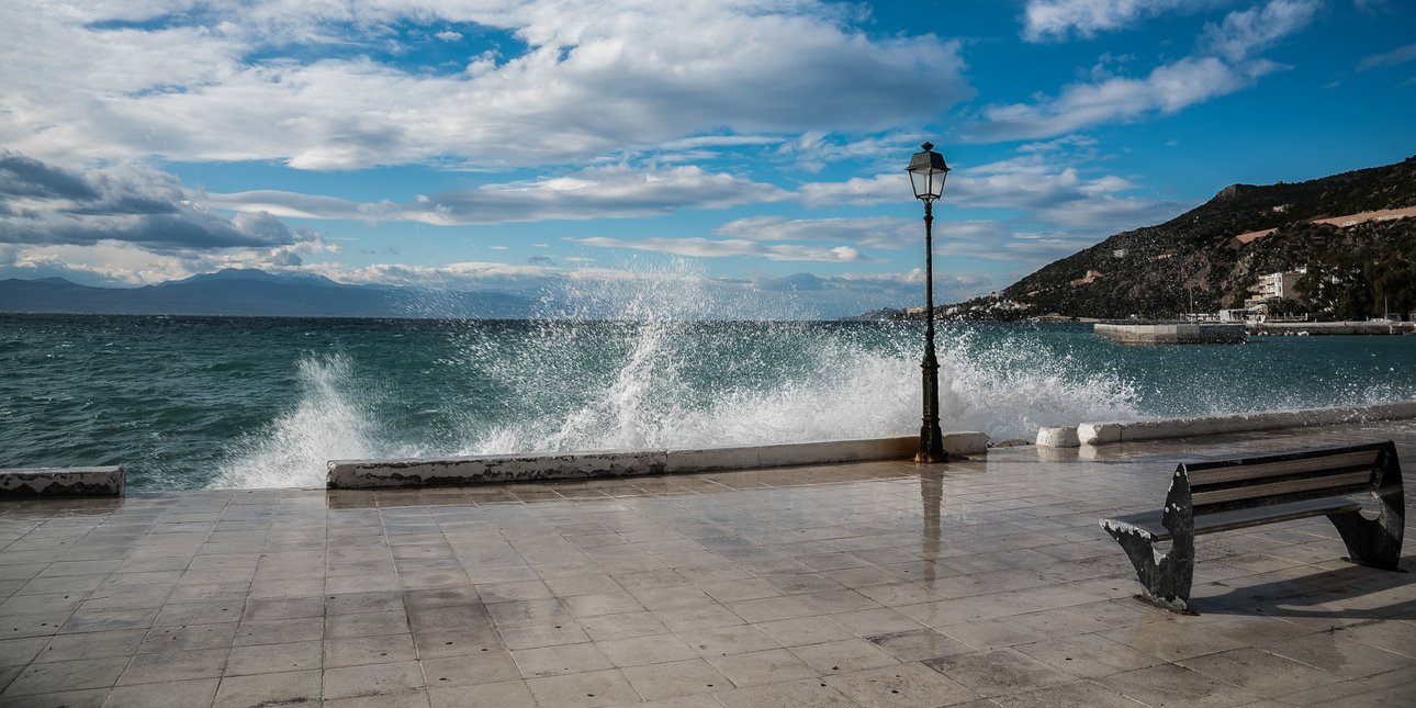 Άνεμοι έως 9 μποφόρ και 39άρια -Συναγερμός για πυρκαγιές, οι περιοχές σε Red Code