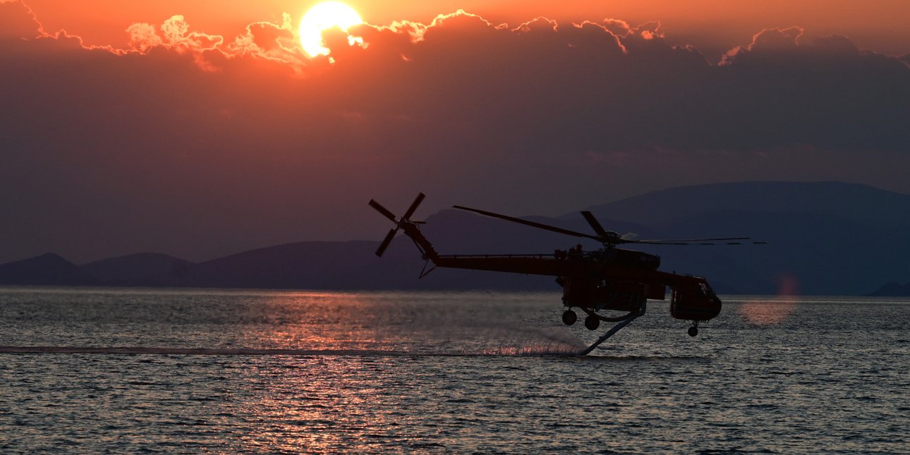 Μάχη με τη φωτιά στη Δυτική Αττική