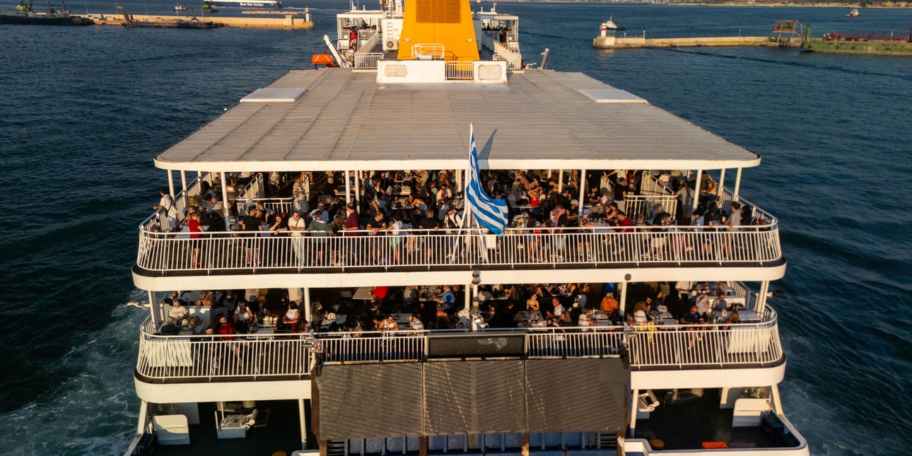 Το αδιαχώρητο και σήμερα στο λιμάνι του Πειραιά από τους αδειούχους του Αυγούστου -47 πλοία αναχώρησαν από τα λιμάνια της Αττικής