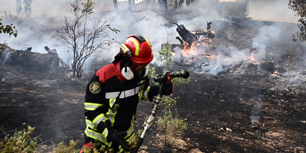 Βίντεο: Έτσι σώθηκε η Λούμπα -Καρέ-καρέ η μάχη πυροσβεστών και εναέριων μέσων για να γλιτώσουν τον οικισμό