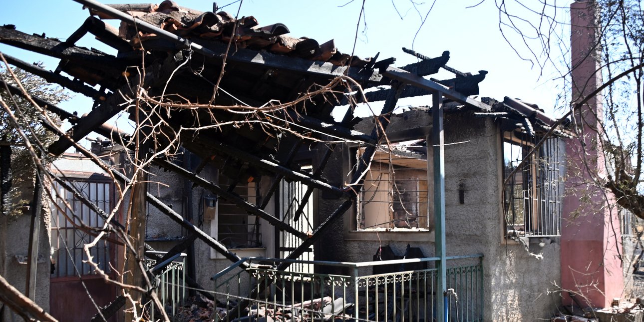 Ξεκίνησαν οι αυτοψίες μετά το καταστροφικό πέρασμα της φωτιάς στη Φωκίδα -Ζημιές σε 8 κτίρια