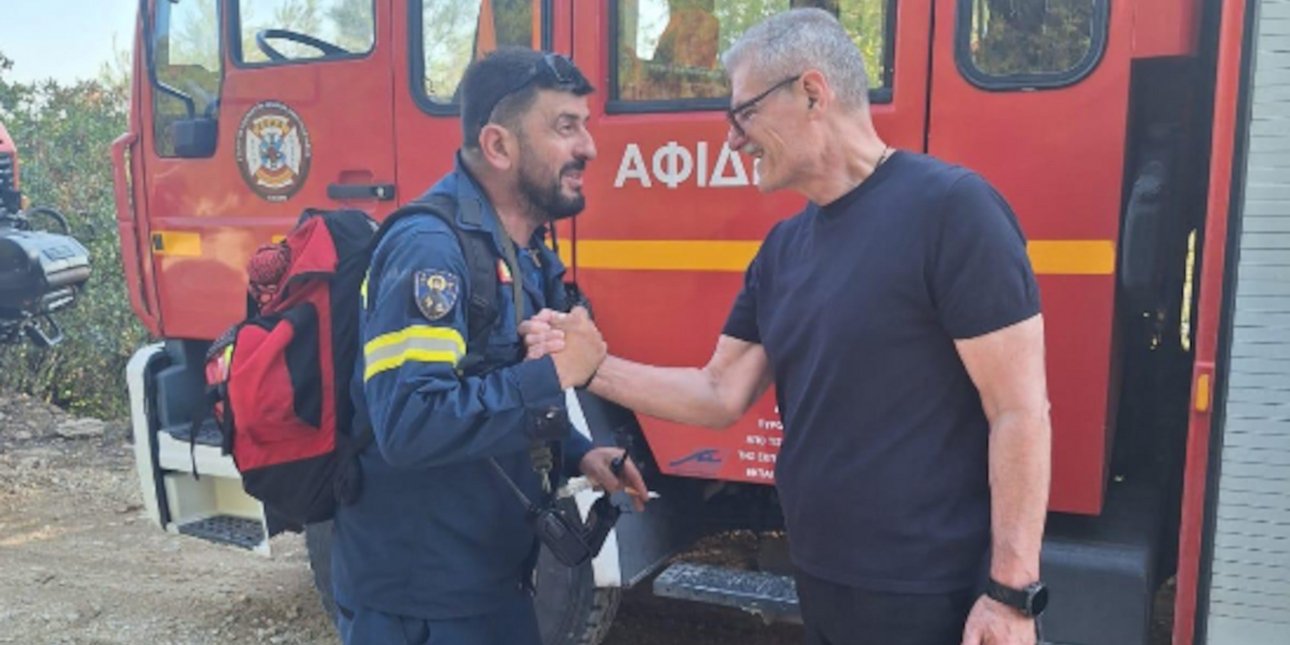Φωτιά στον Ωρωπό: Στο μέτωπο της πυρκαγιάς ο Ευάγγελος Τουρνάς