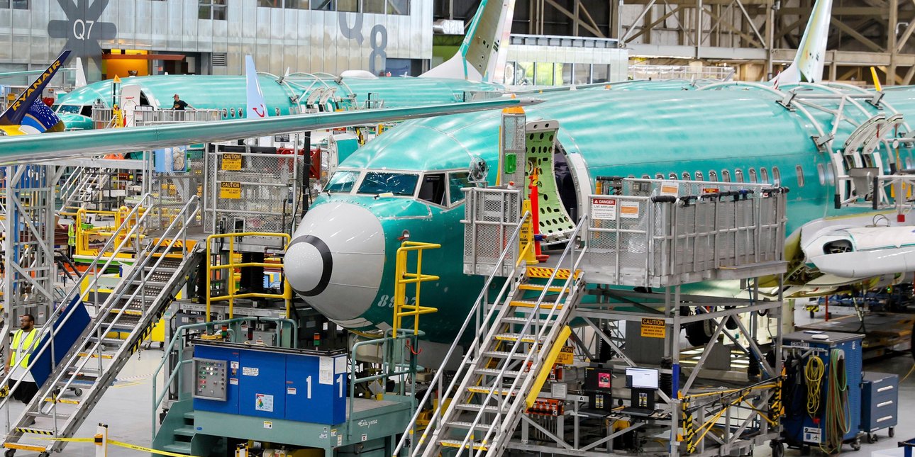 Συναγερμός για τα Boeing 737 MAX: Νέο ελάττωμα στο λογισμικό μπορεί να θέσει εκτός λειτουργίας τον αυτόματο πιλότο