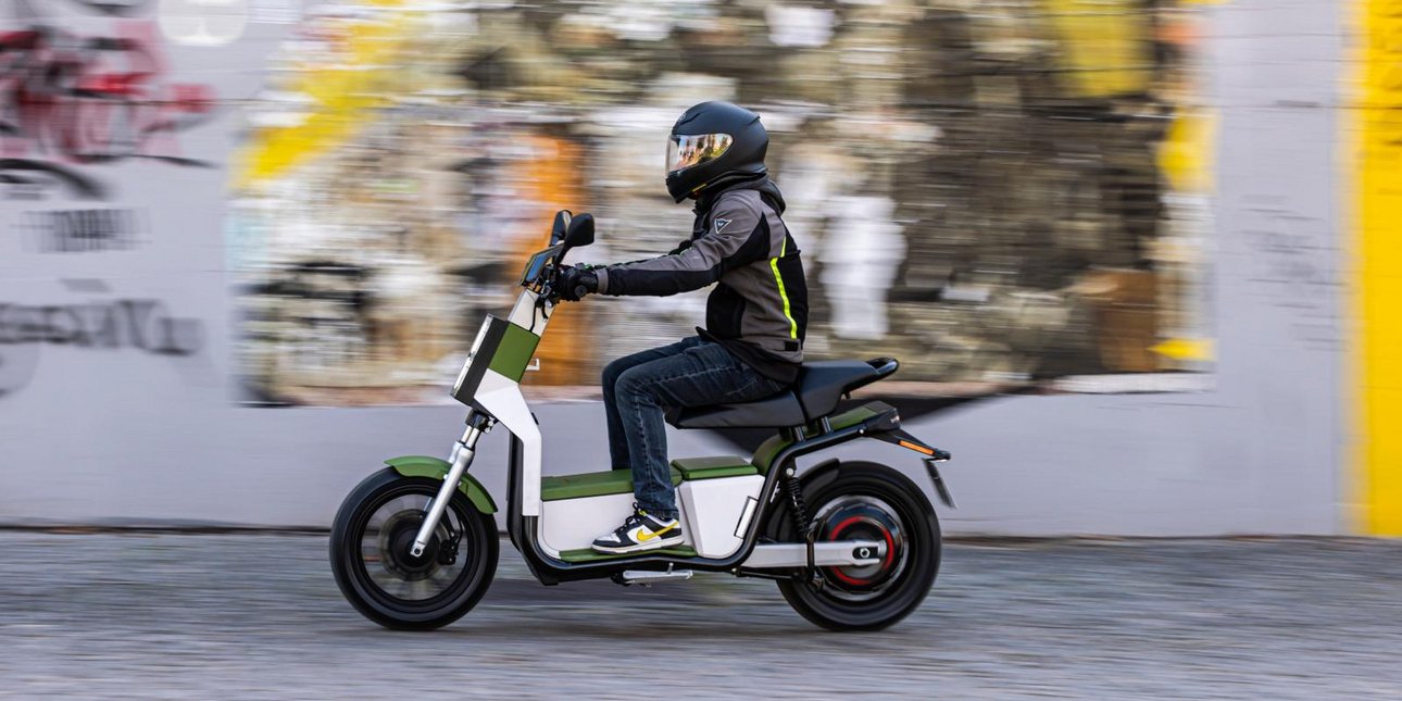 Nέα έκδοση για το ελληνικό scooter NOOS -Το οδηγούν και 16χρονοι
