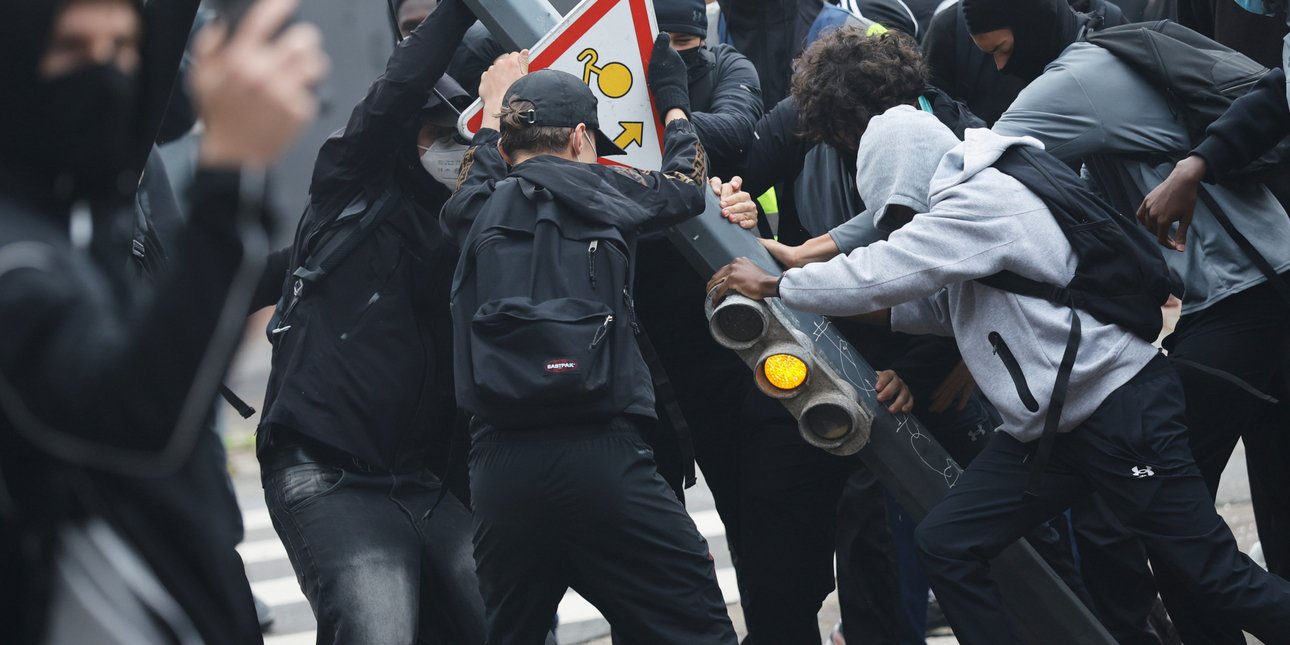 Βίαιες συγκρούσεις ξέσπασαν έξω από σχολεία στη Γαλλία: Μεγάλες μαθητικές κινητοποιήσεις, 440 προσαγωγές [βίντεο]