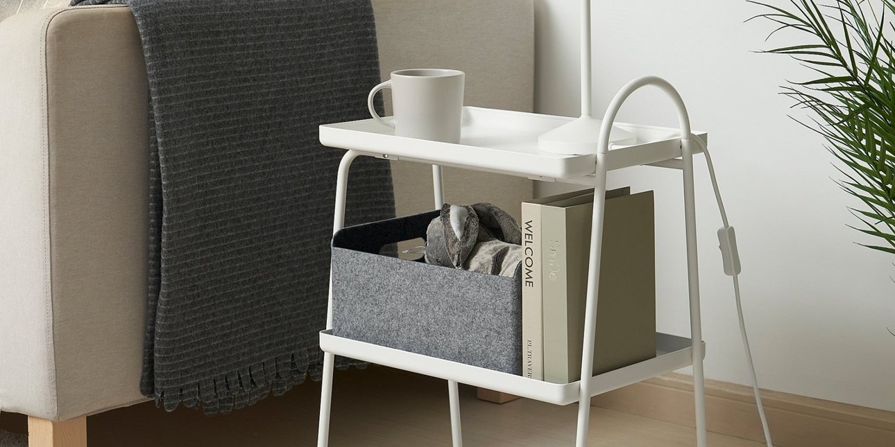 Το τραπεζάκι των 20 ευρώ από τα IKEA που χωράει παντού -Δίπλα σε κρεβάτι, καναπέ ή πολυθρόνα