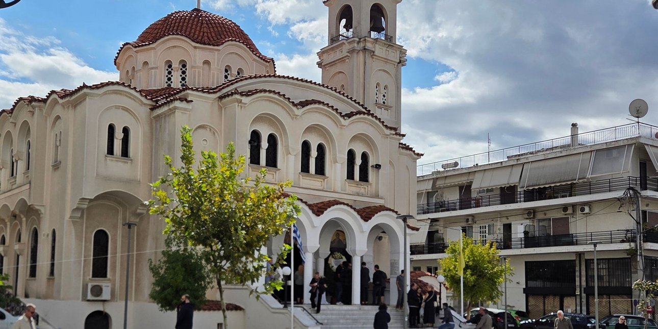 Ηγουμενίτσα: Θρήνος στην κηδεία της 25χρονης που δολοφονήθηκε από τον πρώην σύντροφό της -Τι ζήτησε η οικογένειά της