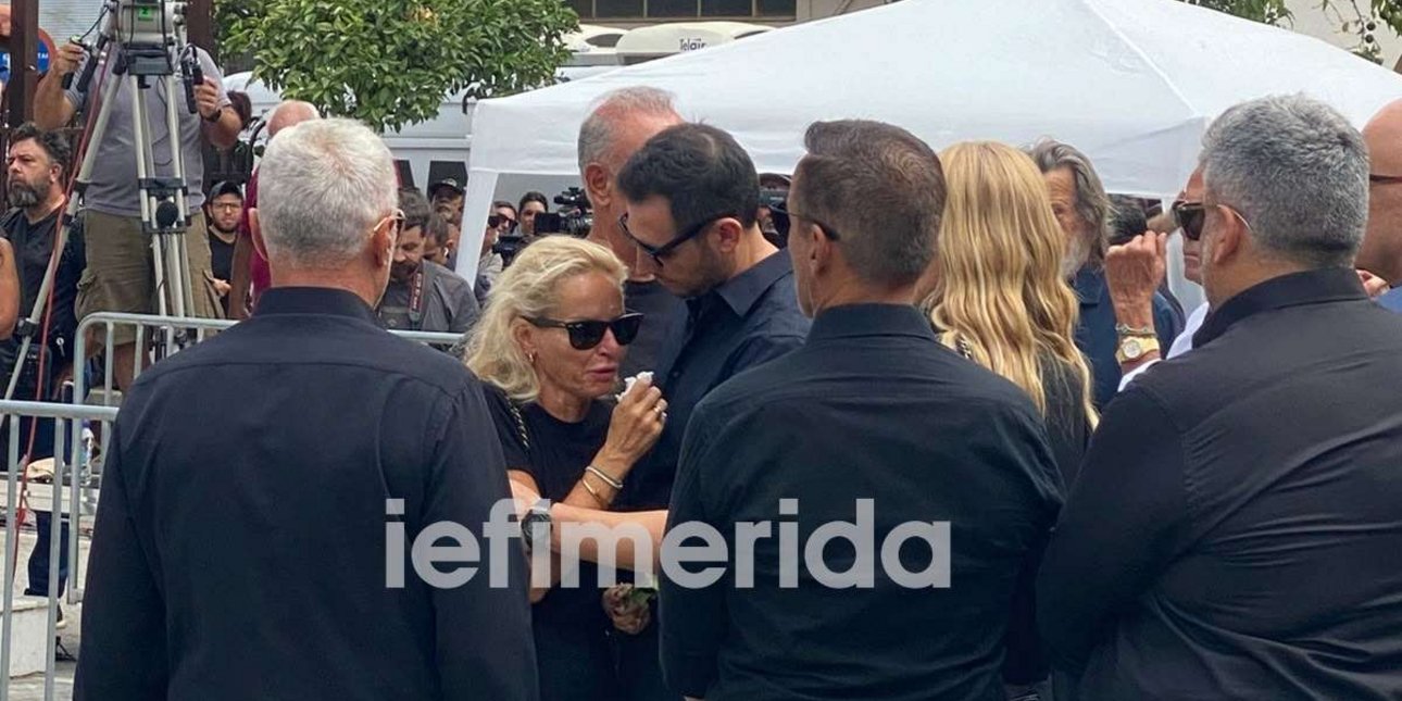 Παπαρίζου, Μπεκατώρου, Σαμπάνης, Οικονομόπουλος, Κουρκούλης με δάκρυα στα μάτια -Συντριβή στην κηδεία Μαζωνάκη [εικόνες & βίντεο]