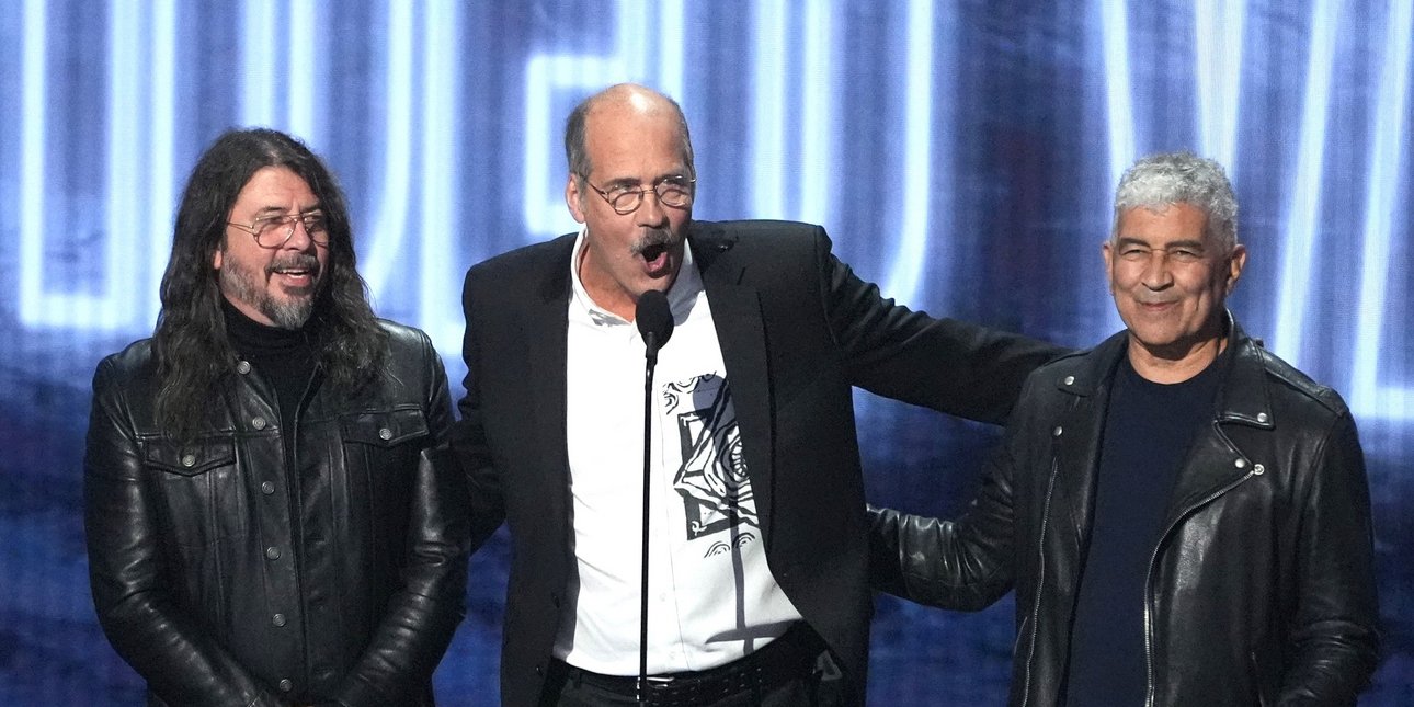Οι Nirvana τιμήθηκαν στα MTV VMA 2026: Η συγκινητική αναφορά στον Κερτ Κομπέιν που έβαλε τέλος στη ζωή του το 1994 [βίντεο]