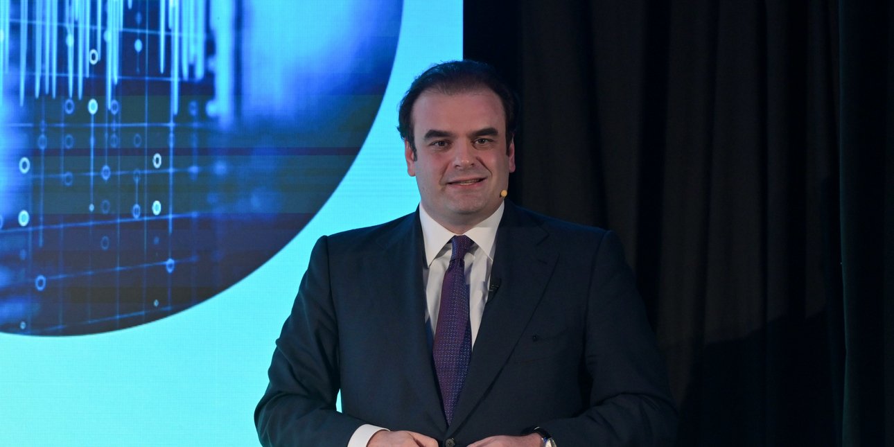 Σε Βασιλεία και Φρανκφούρτη ο Πιερρακάκης για τις εξελίξεις σε ευρωπαϊκή και παγκόσμια οικονομία