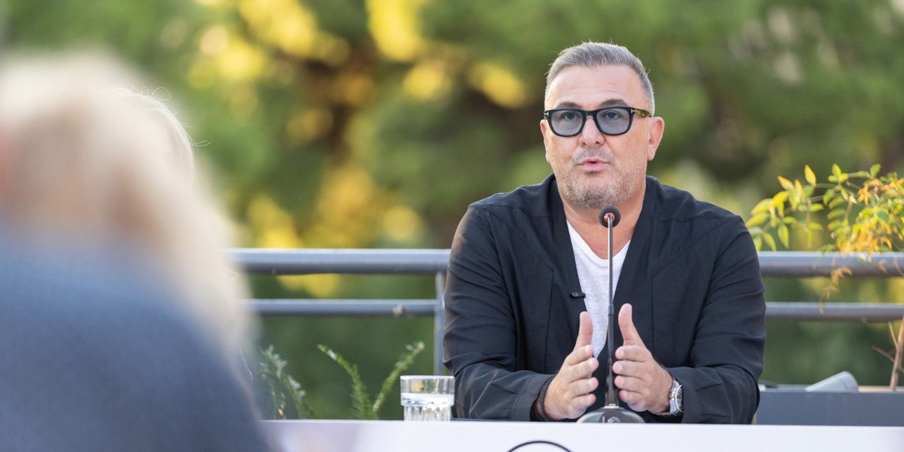 Ο Αντώνης Ρέμος από την συνέντευξη Τύπου