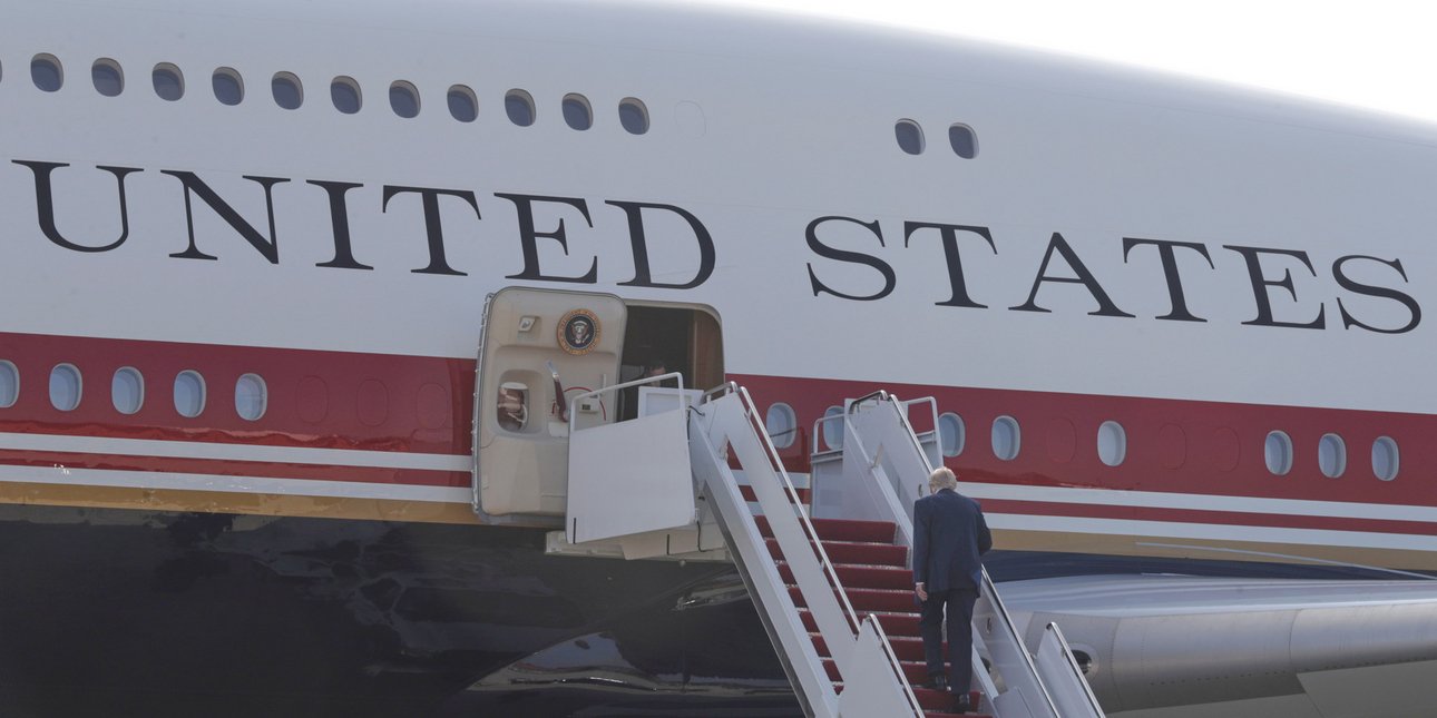 Ο Τραμπ θα συνεχίσει να ταξιδεύει με το «Air Force One» που του δώρισε το Κατάρ, παρά τις ανησυχίες για την ασφάλεια